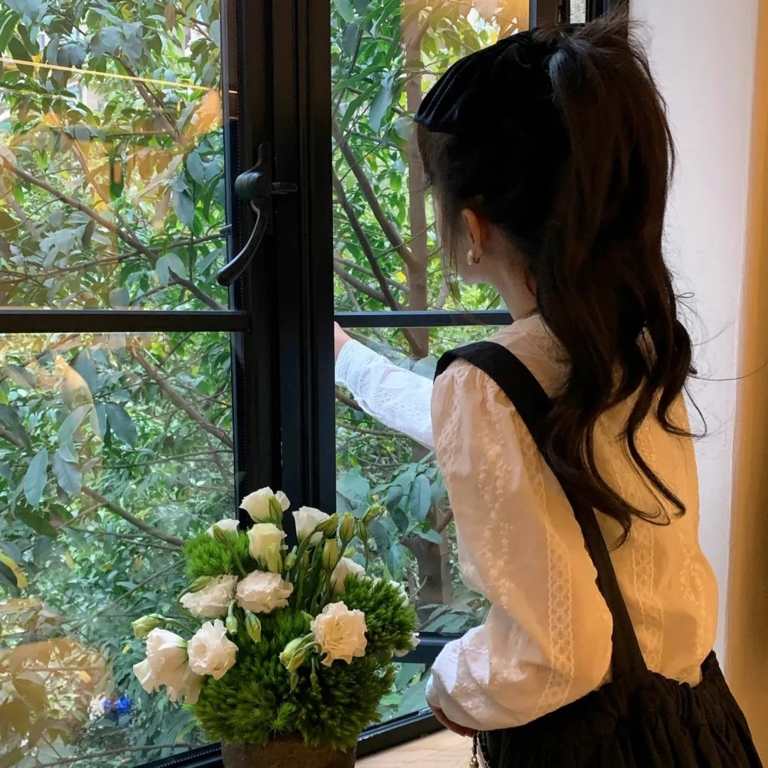 替身女配拿稳白月光剧本